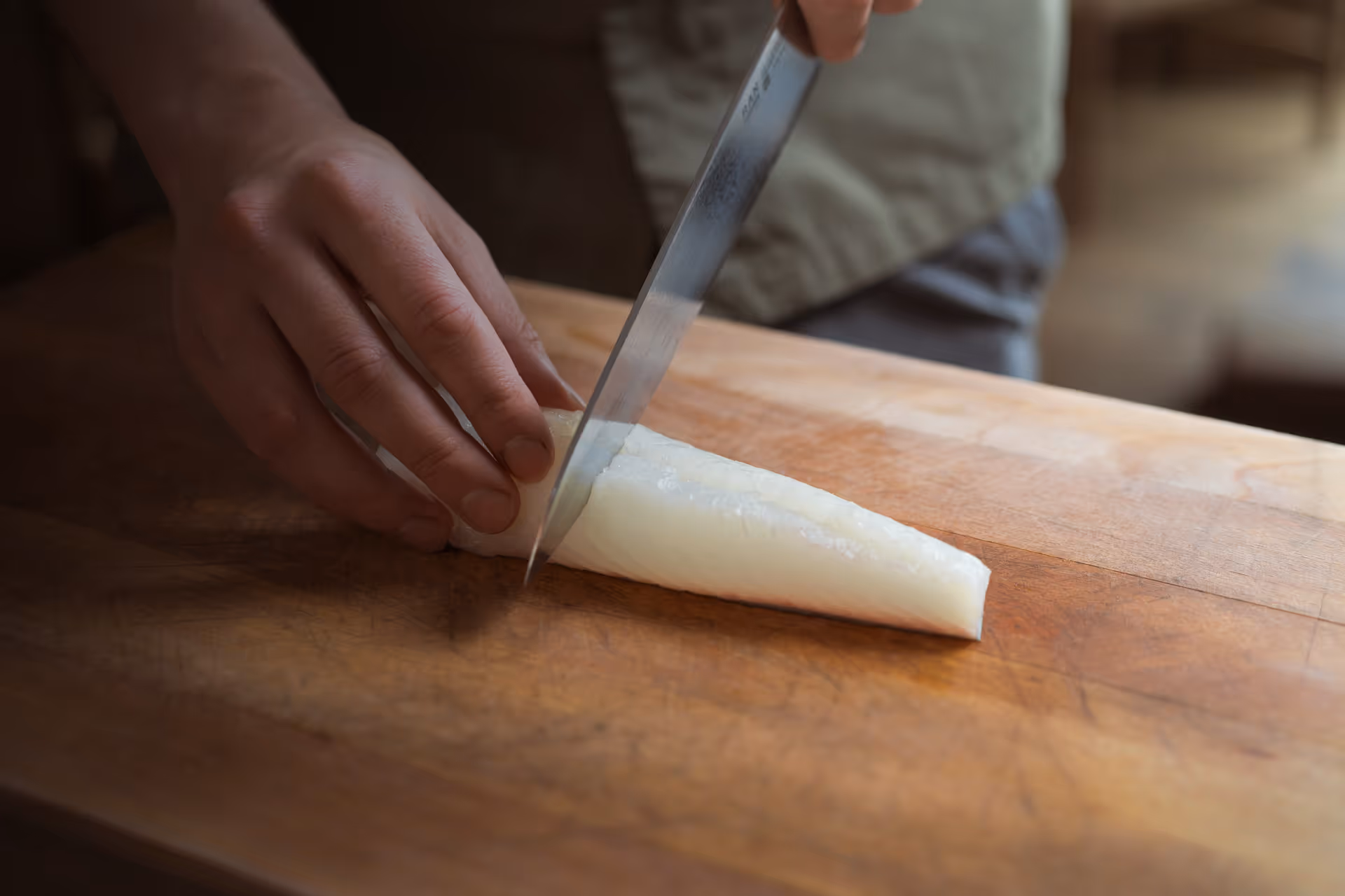 Chef preparing an Ode loin on a cutting board