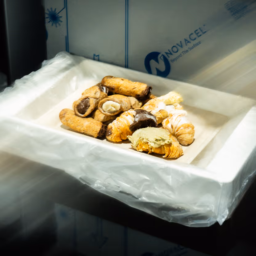 Gefüllte Cannoli und Croissants vom Eistechnikcenter als Kostprobe auf der Gelato International