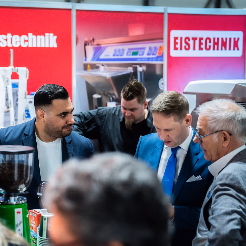 Fachgespräch am Eistechnikcenter-Stand auf der Gelato International Messe Erfurt 2026