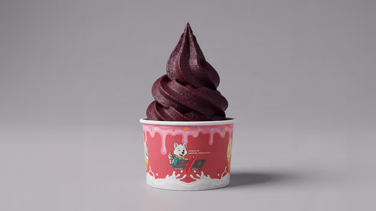 Açai-Eis in einem Eisbecher vom Eistechnikcenter