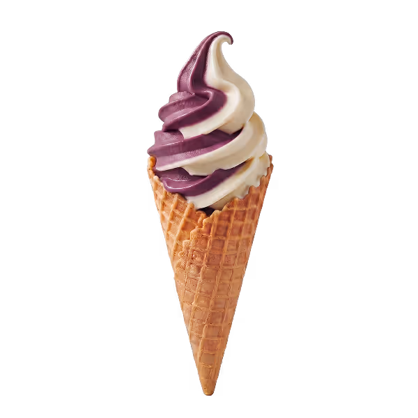 Frisches Açai-Softeis in der Waffel