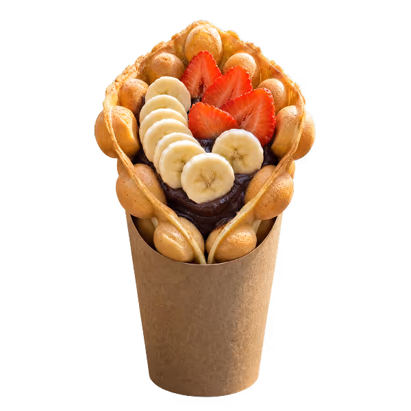 Leckeres Dessert, u. a. mit frischen Erdbeeren, Banane und Açai