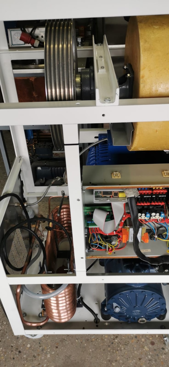 Antrieb, Steuerung und Elektrik im Aufbau