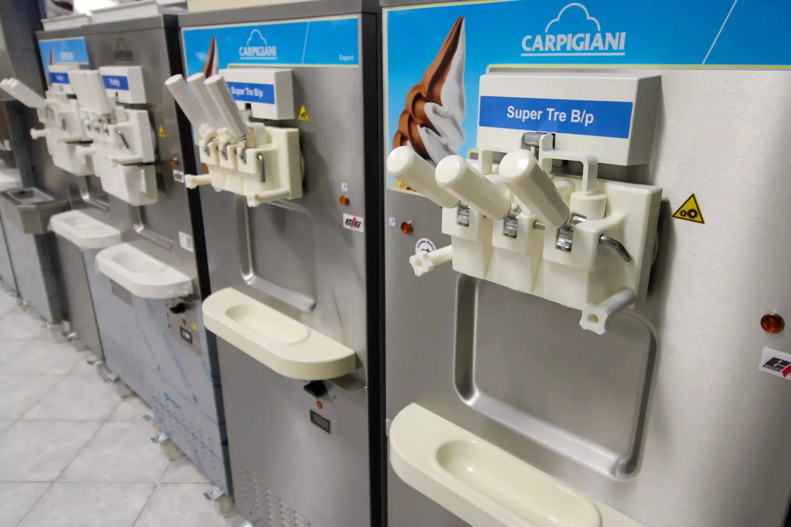 Carpigiani Super Tre B/p Softeismaschinen im Eistechnikcenter-Showroom
