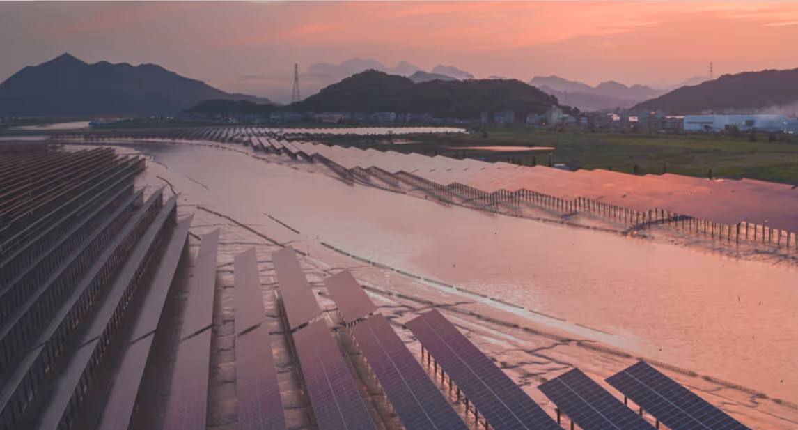 Floating solar installation at sunset powered by LONGi, part of GSE smart energy infrastructure