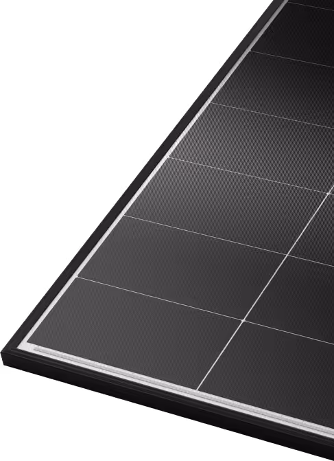 Angled view of the Hi-MO X10 Anti-Glare solar module