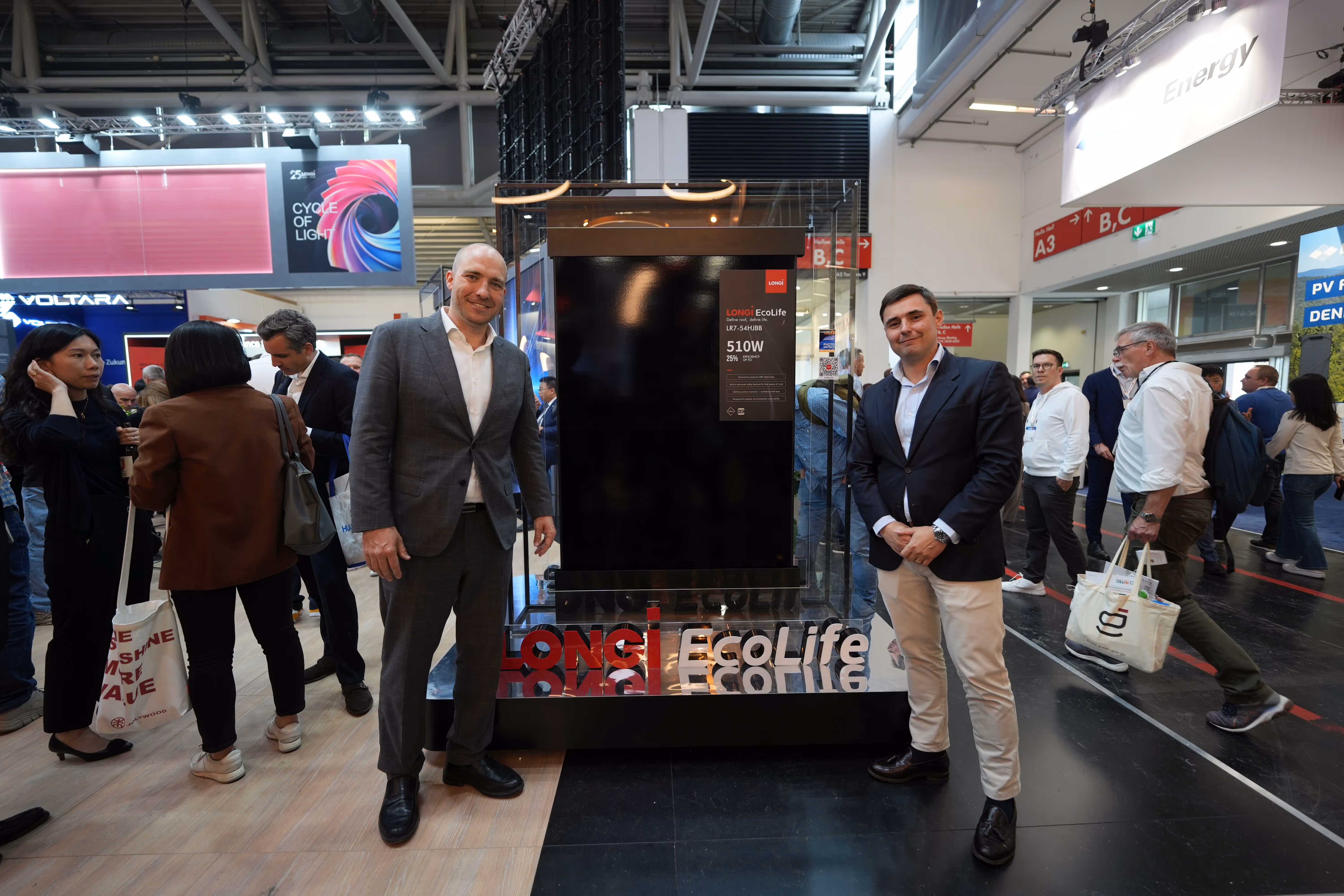 LONGi et BLING ENERGY s'associent pour introduire le module de contact arrière haute performance Hi-MO S10 au Portugal