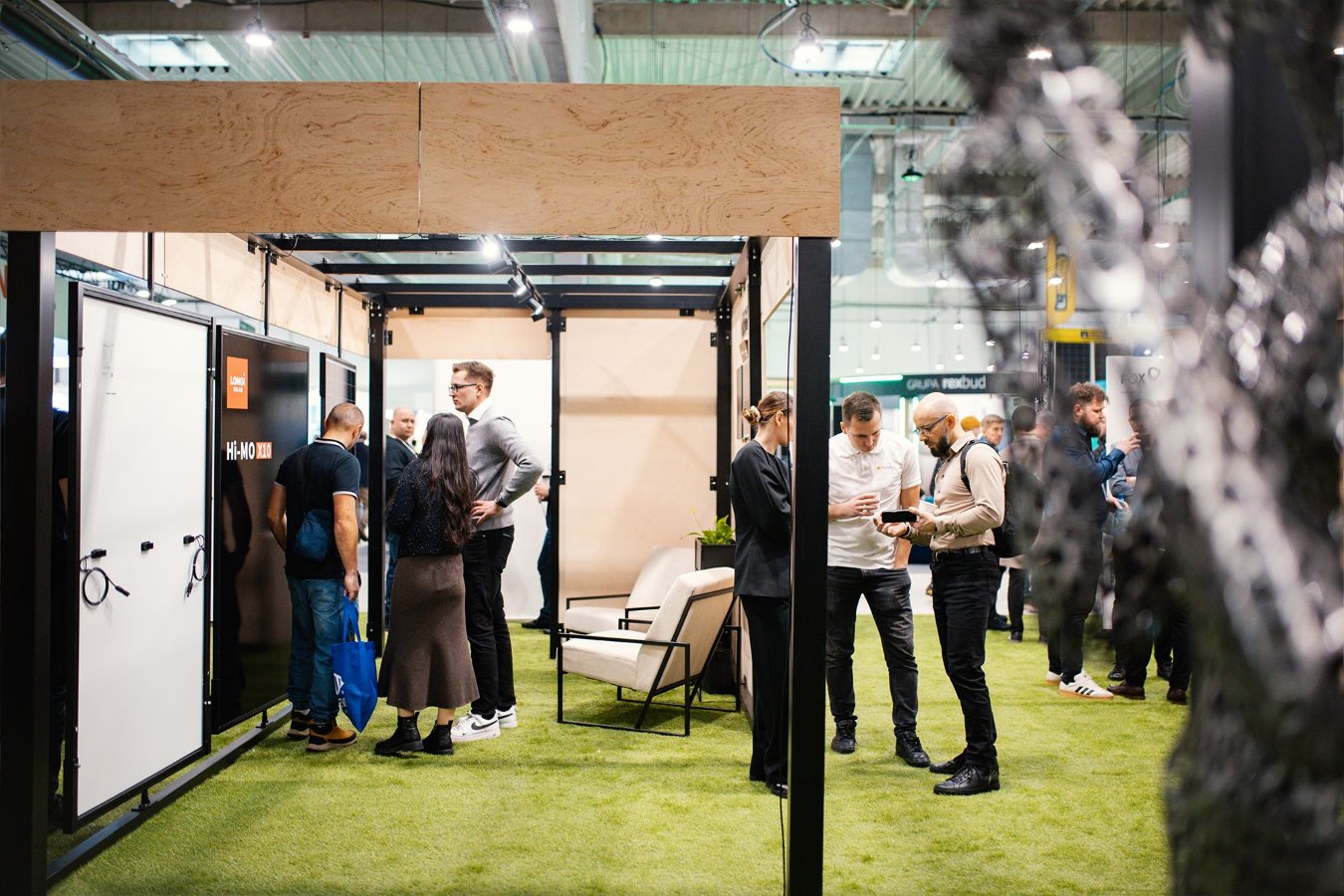 Stoisko Procarte z ekspozycją modułów LONGi SOLAR podczas Solar Energy Expo 2026, zdjęcie Procarte PV sp. z o.o.