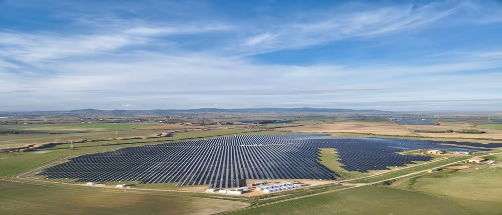LONGi achieves grid connection of BESS project in Italy, showcasing end-to-end delivery capability