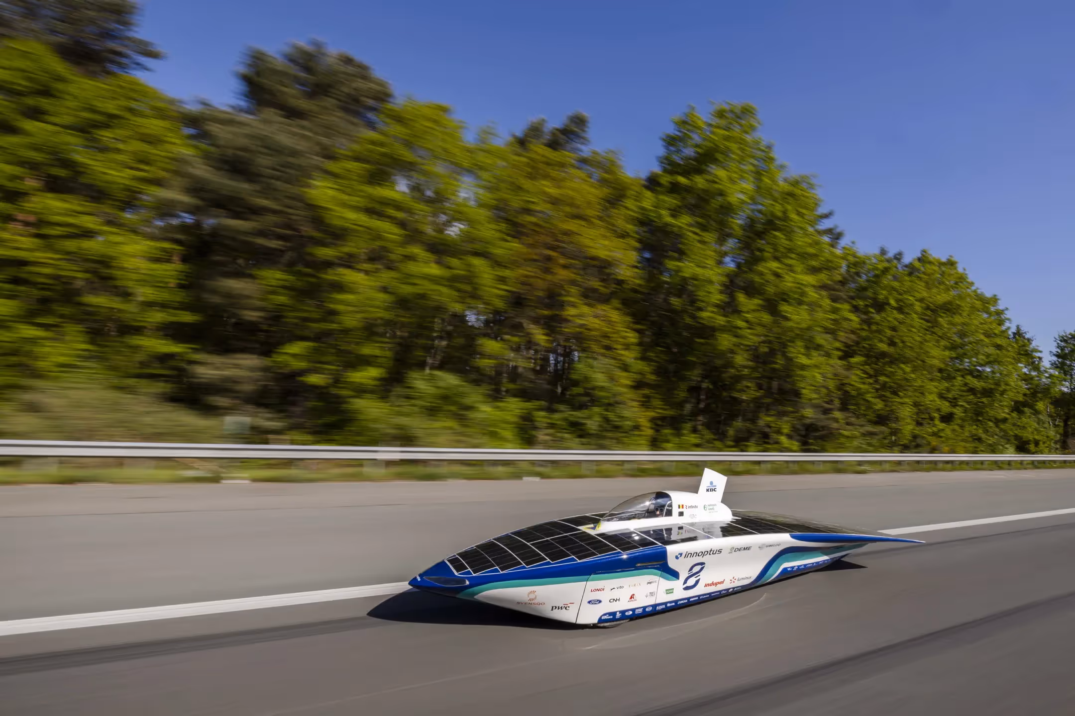 Belgischer Straßentest mit dem Solarrennwagen Infinite Apollo zeigt, dass die LONGi Rückkontakt-Technologie bereit ist für die Herausforderungen der urbanen Mobilität