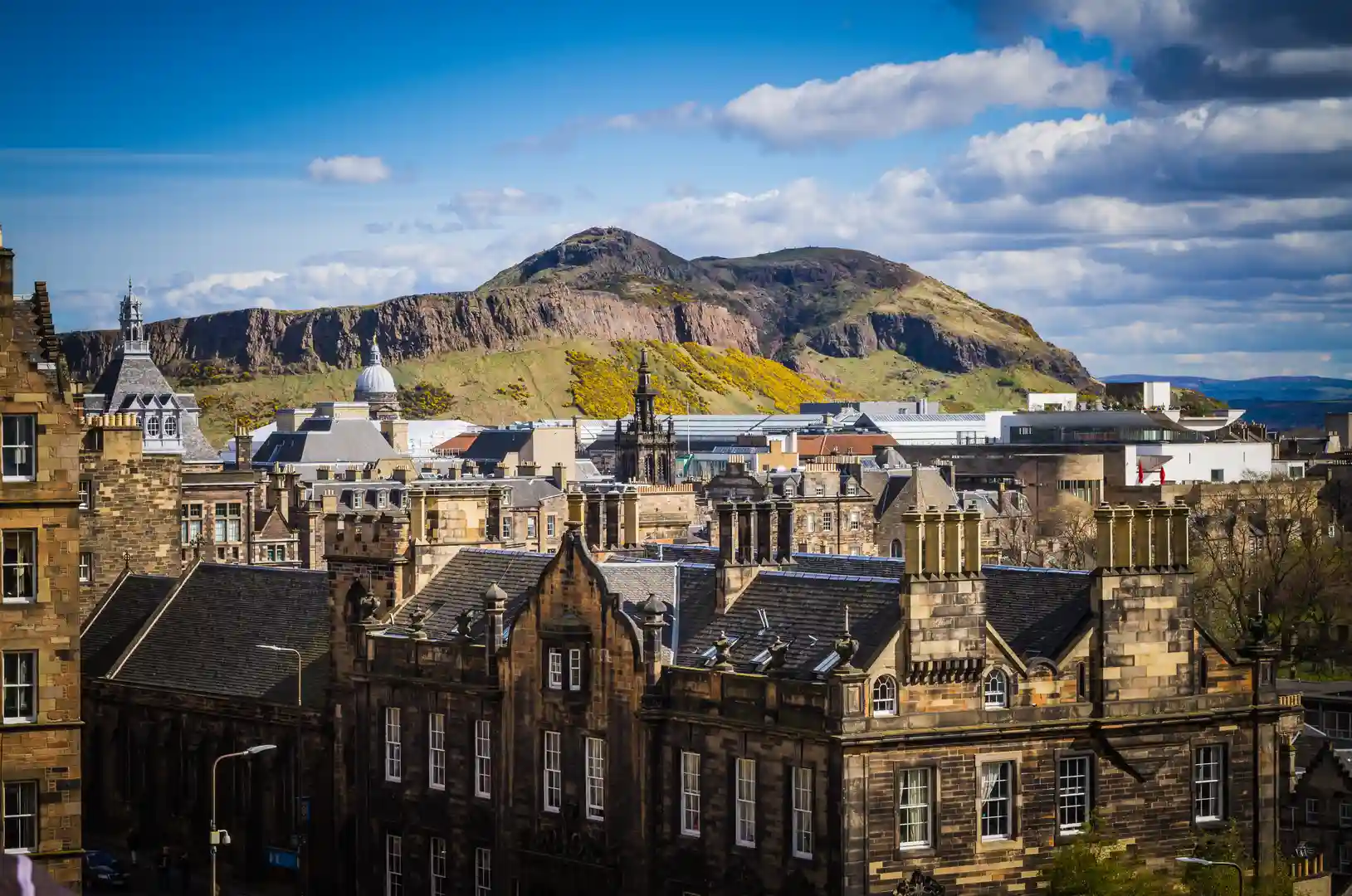 View over Edinburgh’s Old Town towards Arthur’s Seat, part of the city’s UNESCO World Heritage landscape.