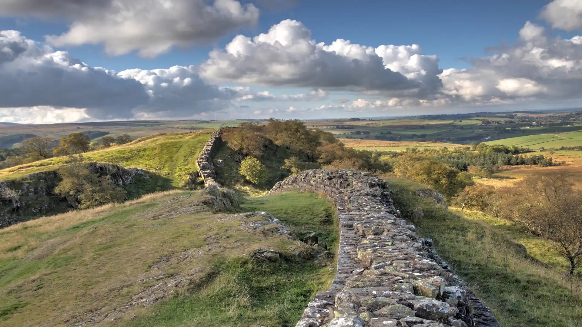 Hadrian’s Wall winding across the Whin Sill ridge in Northumberland, part of the UNESCO Frontiers of the Roman Empire World Heritage Site.