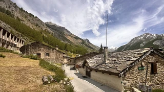 Stone village houses in Maljasset, Haute Ubaye, set beneath alpine slopes near the GR5 long-distance trail in the southern French Alps.