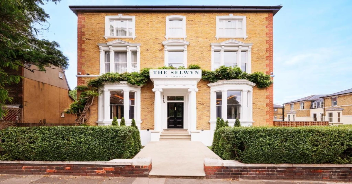 Front exterior of The Selwyn hotel in Richmond, London.