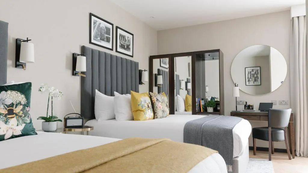 Bedroom at the Selwyn, Richmond
