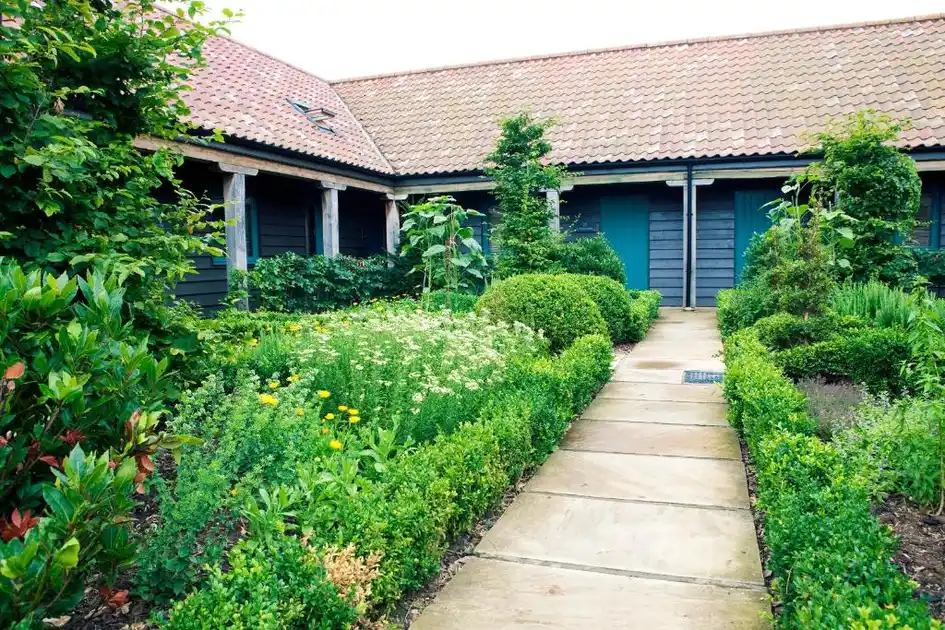 titchwell-manor-hotel-garden-courtyard.webp