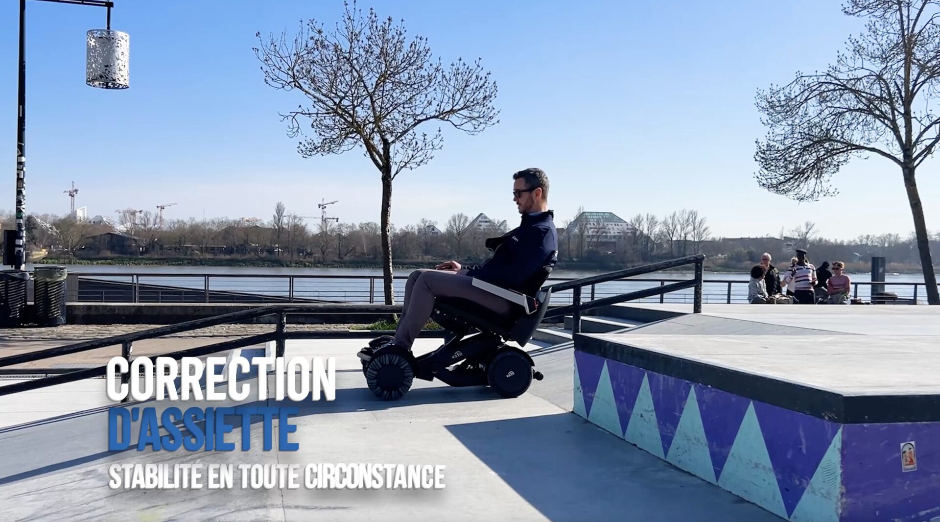 M4 Pro avec correction d'assiette automatique sur surface inclinée