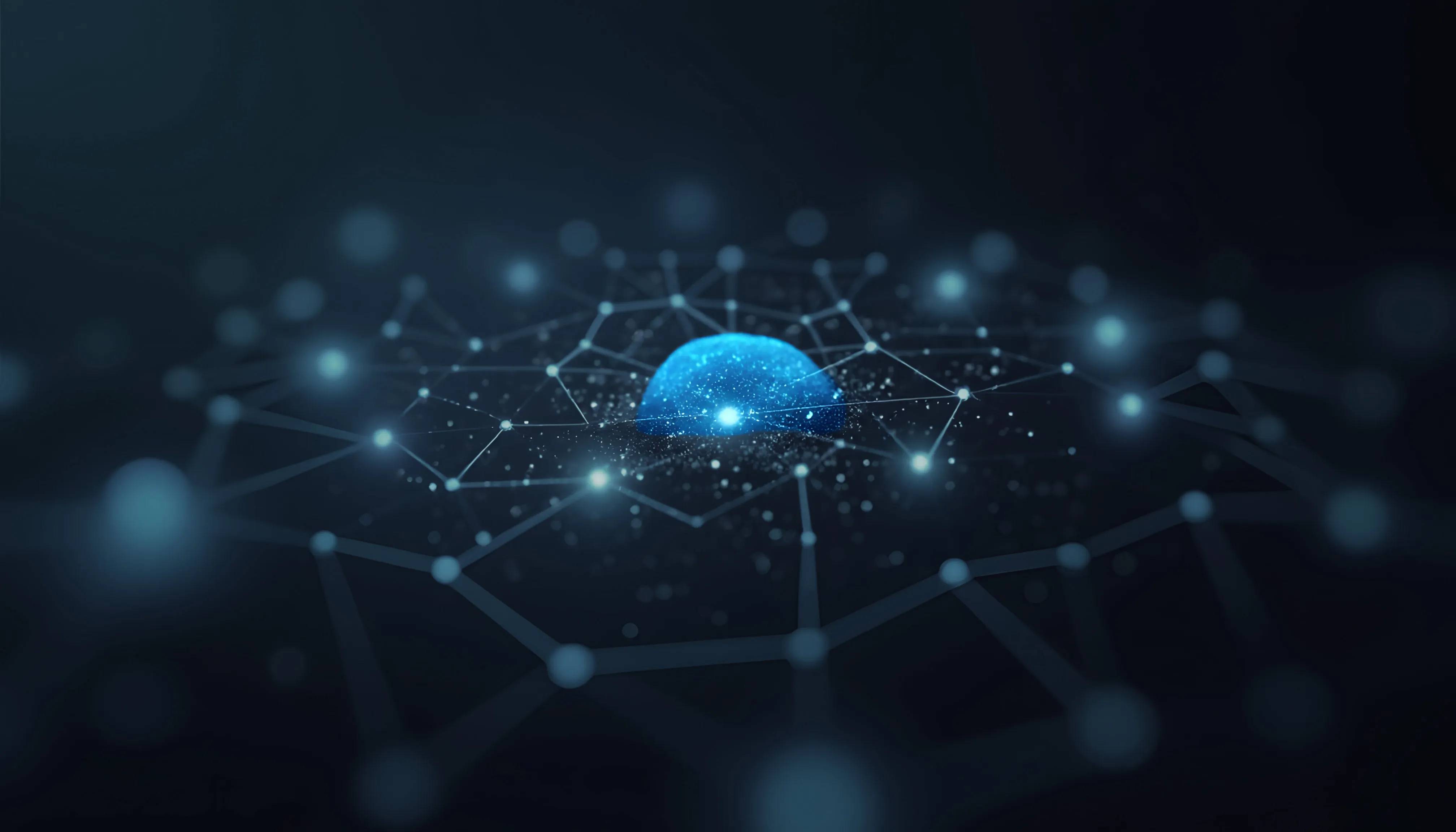 Leuchtende blaue Netzwerkverbindungen mit einem zentralen leuchtenden Knotenpunkt vor dunklem Hintergrund.