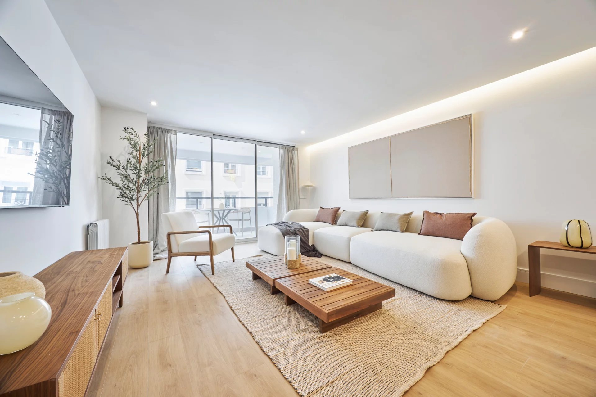 Elegancia en Chamberí con piscina, sauna y spa.