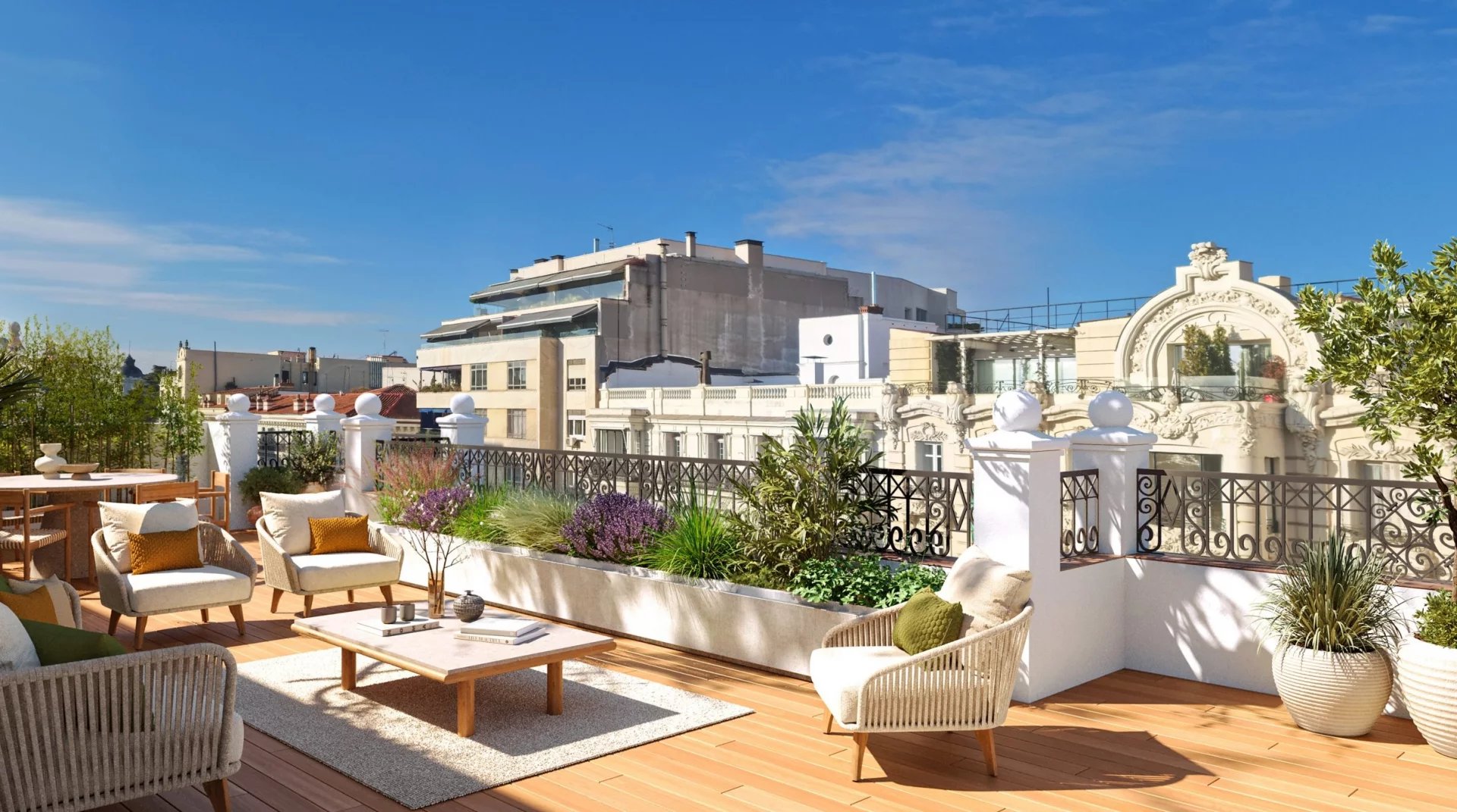 Panoramic Penthouse with 60m² Terrace in Aristocratic Almagro