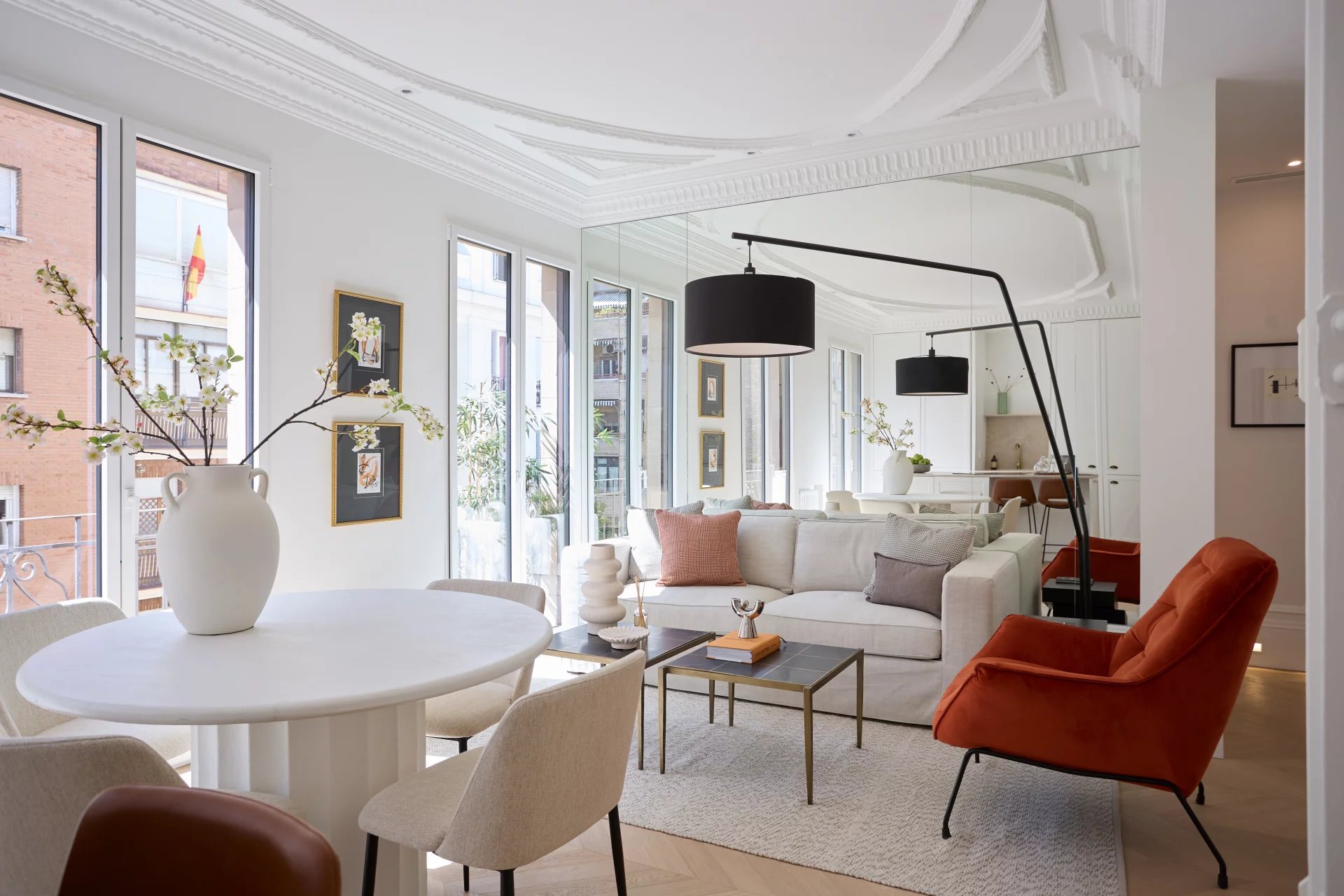 Exclusiva vivienda reformada con balcones y orientación sur en Padilla 71 – 4ª planta exterior, 3 dormitorios y acabados de lujo