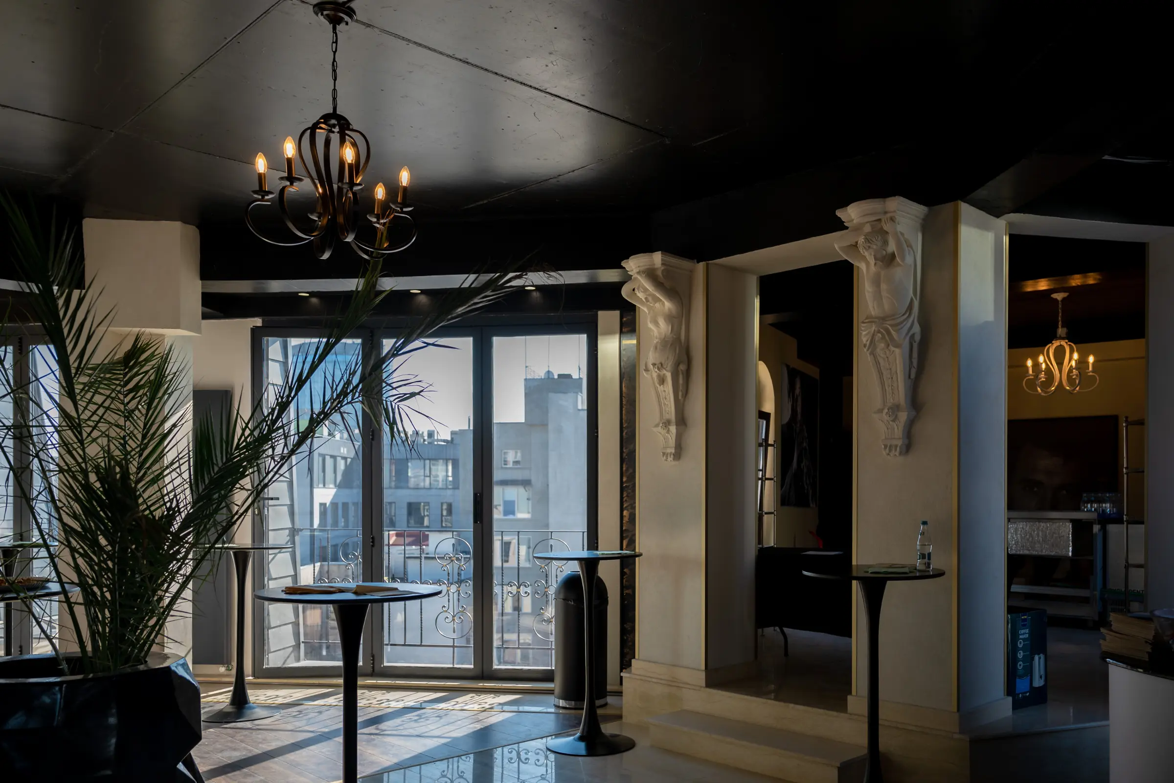 Interior Mille 18 Events – spațiu modern și luminos, cu design versatil pentru evenimente corporate și private în centrul Bucureștiului