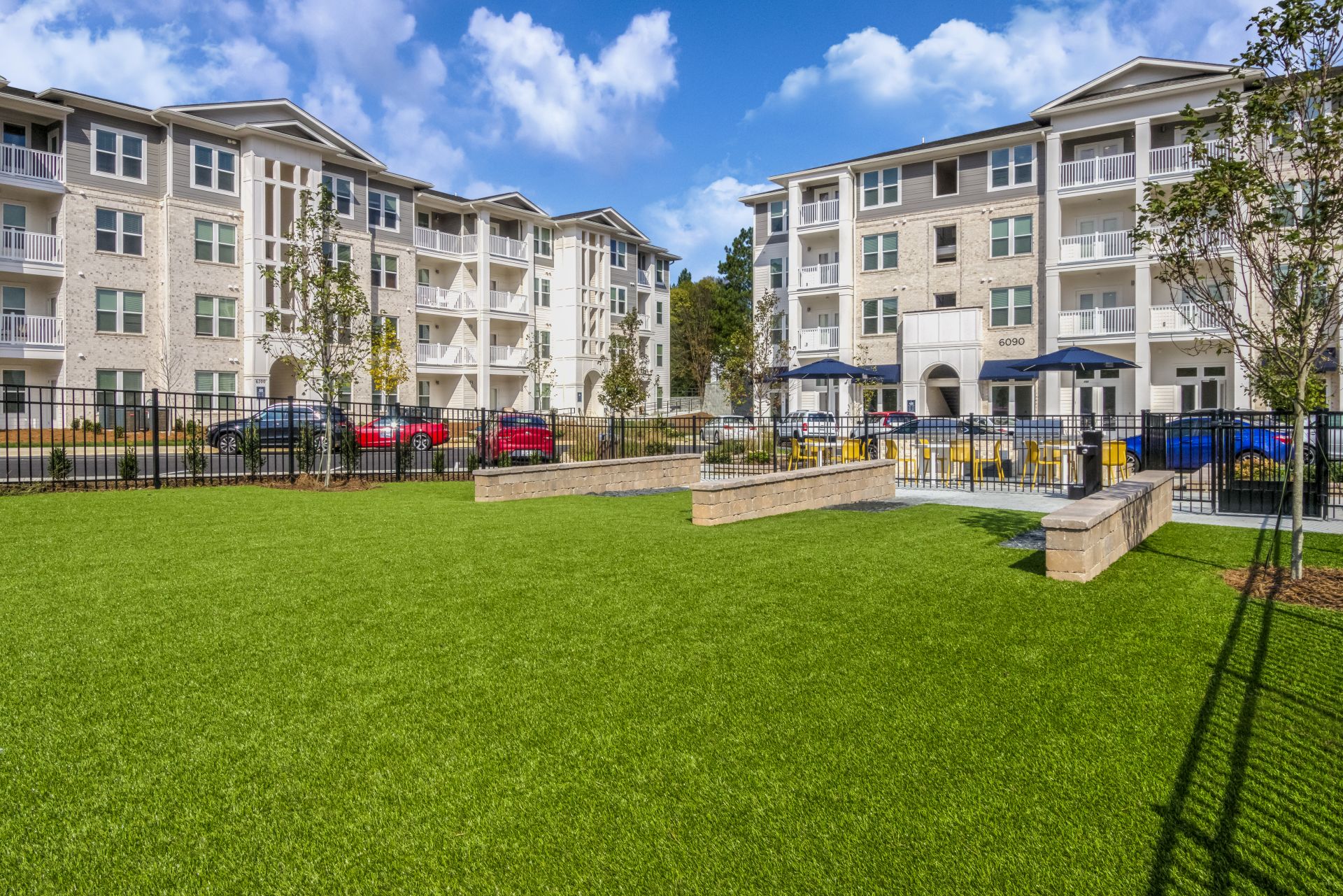 The Mason at Six Mile Creek — building exteriors