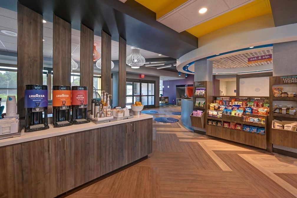 Tru Hotel — breakfast area