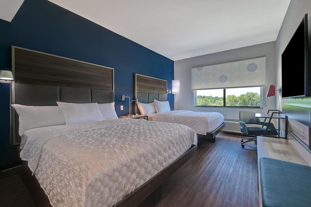 Tru Hotel — guest room