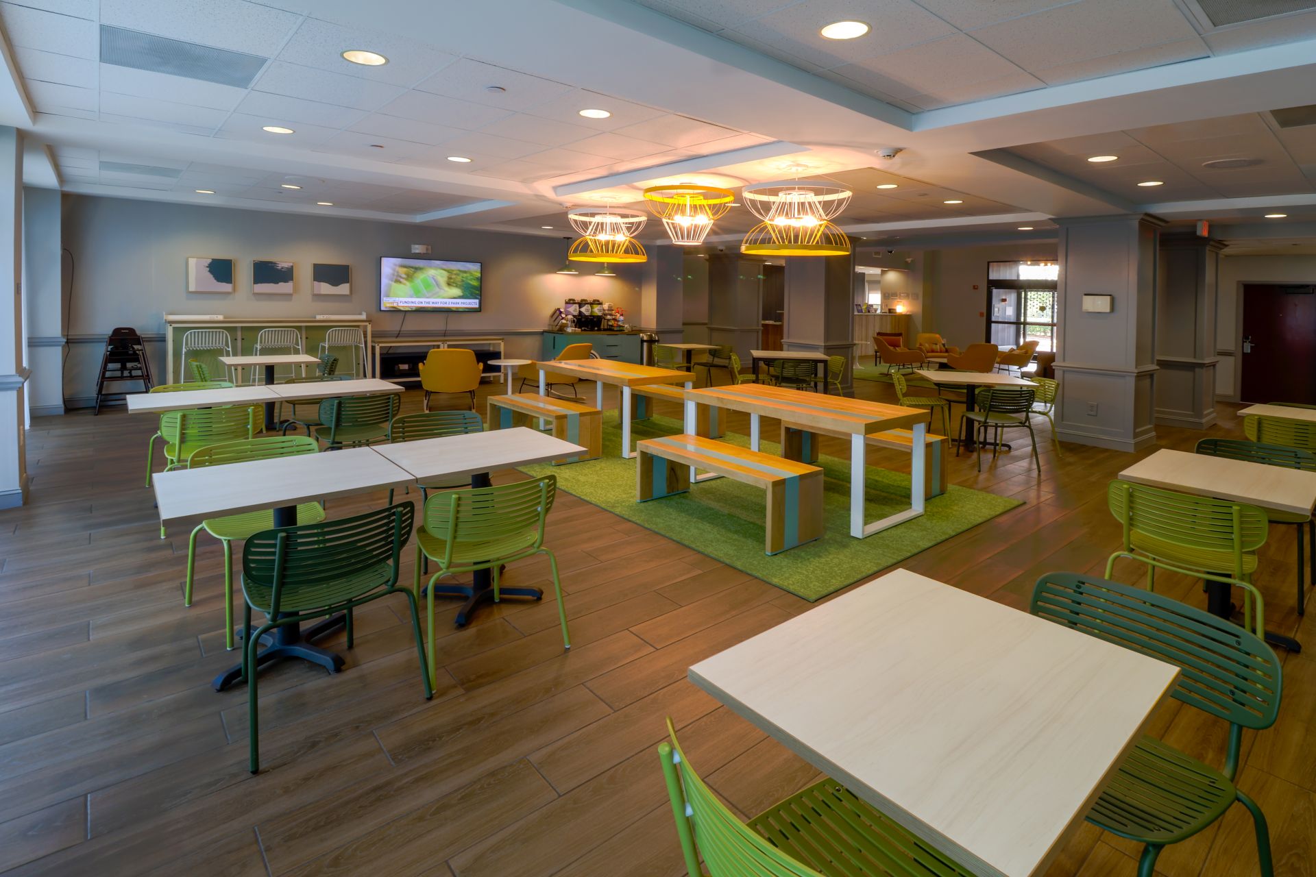 SPARK by Hilton Charlotte — breakfast area