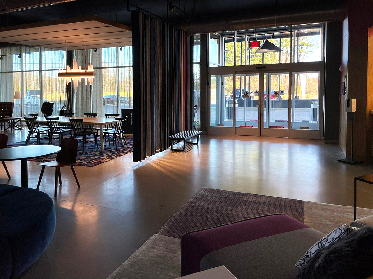 Aloft Hotel — lobby