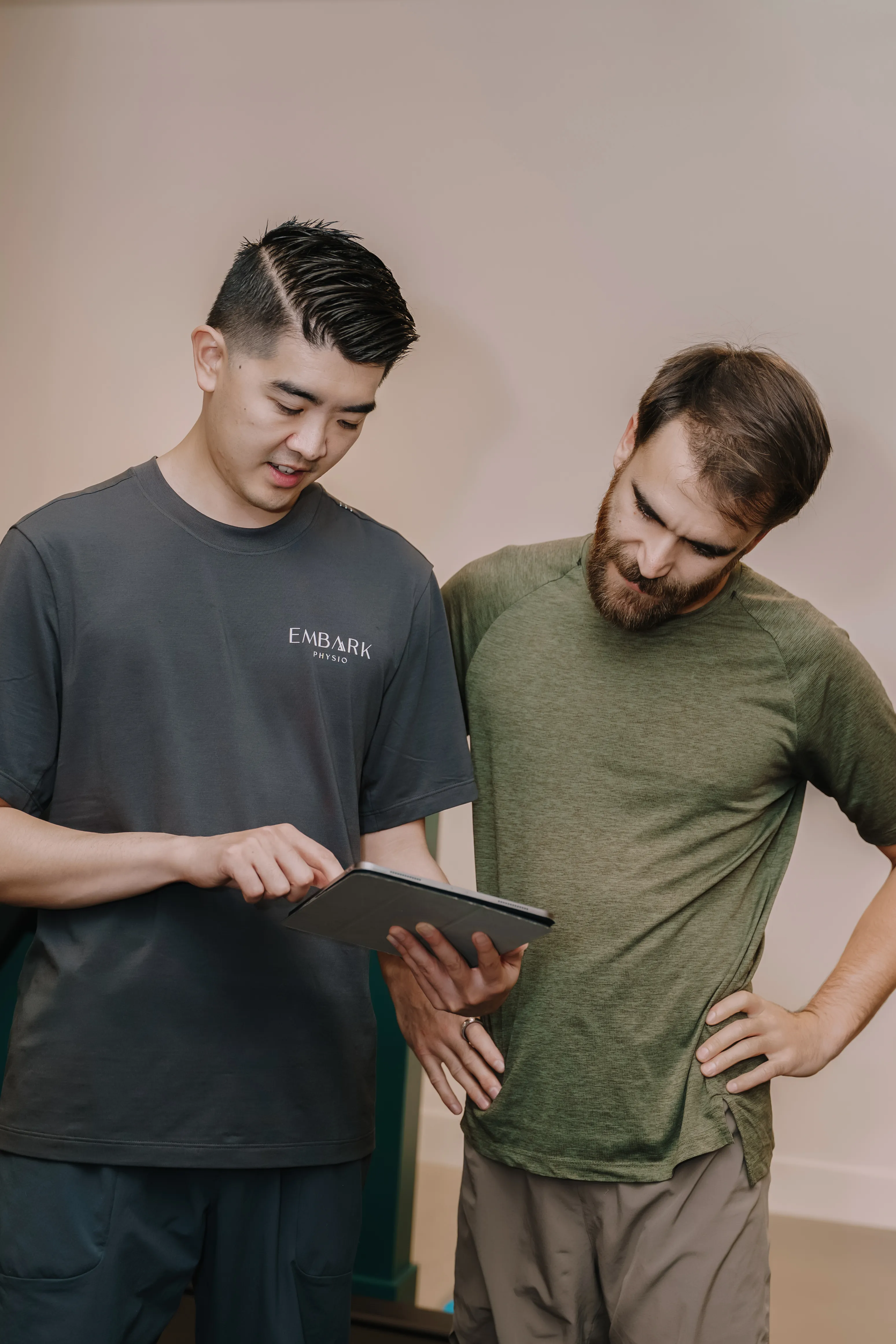 Physiotherapist discussing a personalized rehab plan with patient