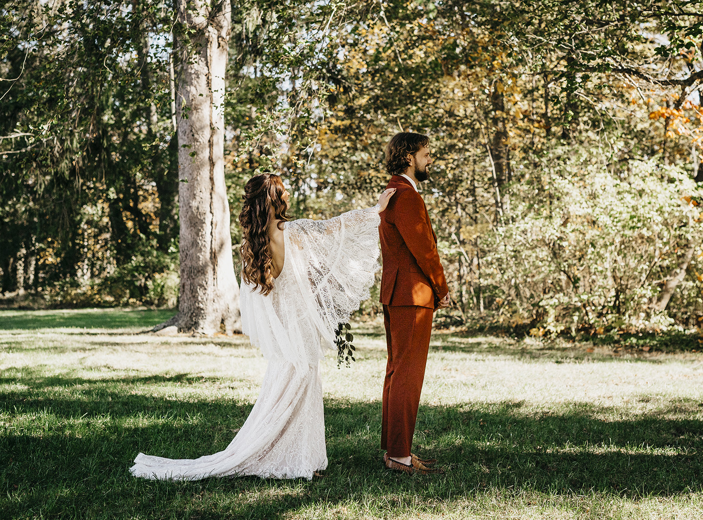 Bride with horse and carriage at Satolah Creek Farm wedding venue in North Gerogia