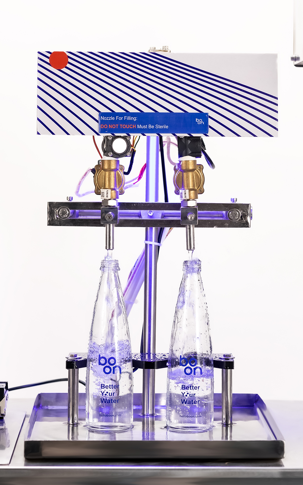 Bottles in a nozzle machine