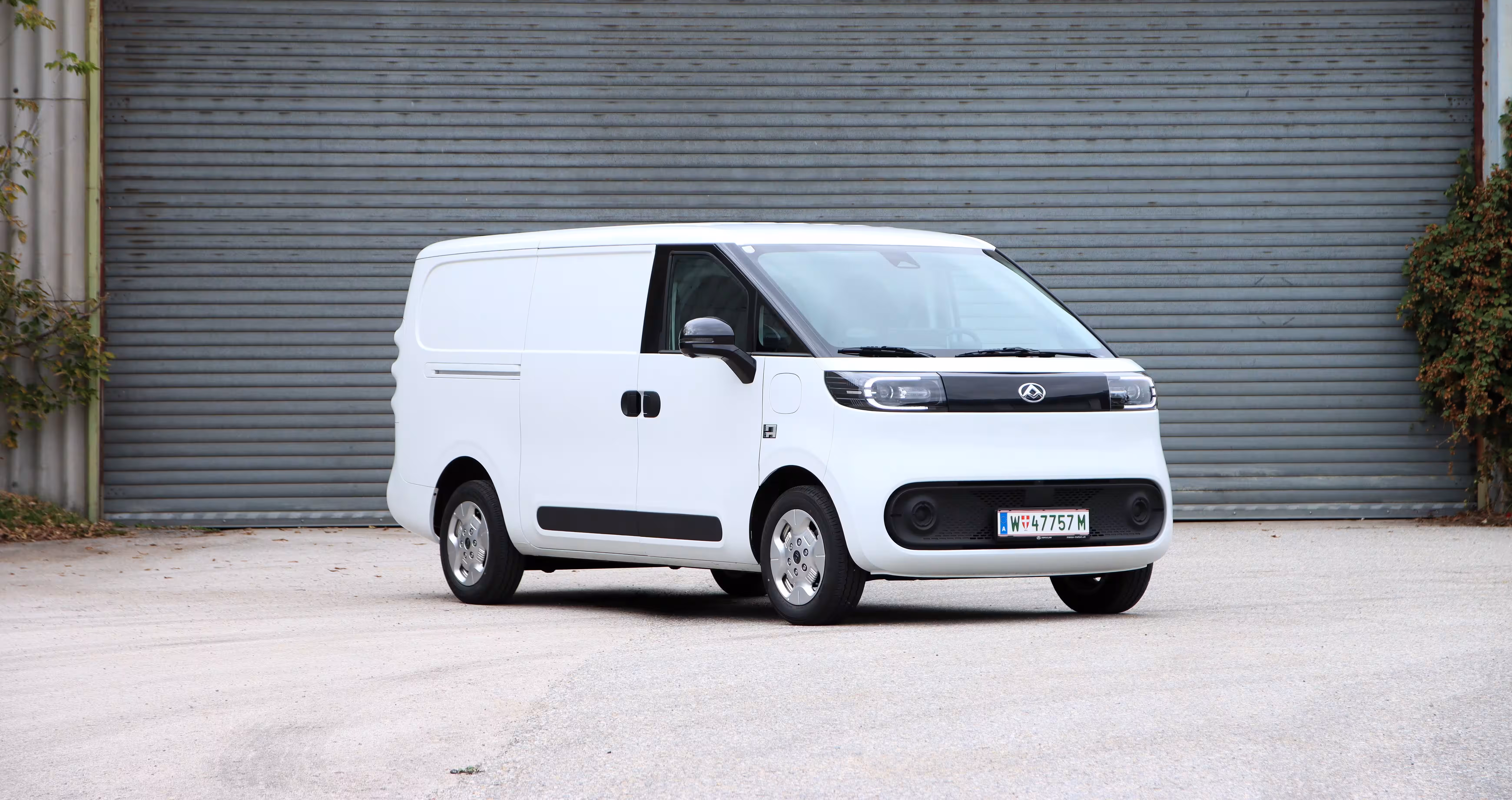 MAXUS eDELIVER 5 in einer Lagerhalle