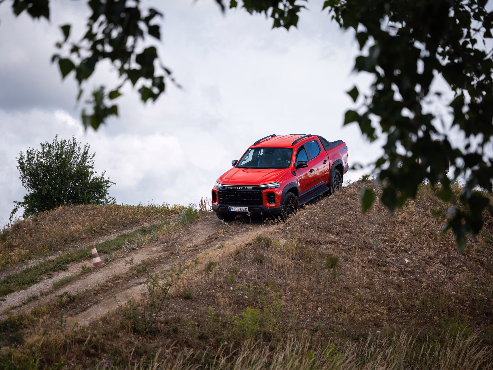 Foto des MAXUS eTERRON 9 auf Offroad-Gelände