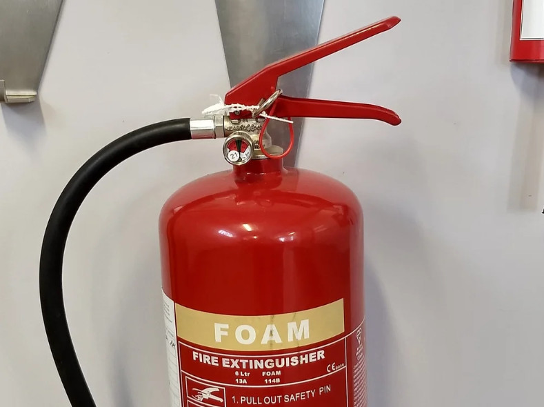 Wall bracket for 2 kg fire extinguisher, type 1