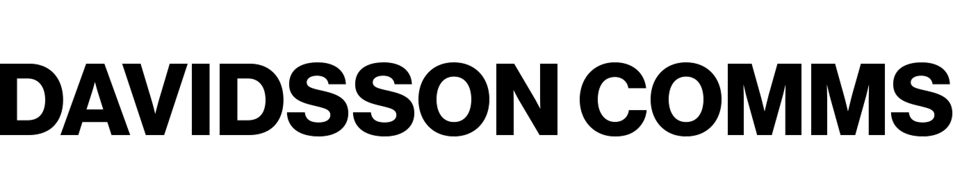 Logotype Davidssoncomms in black.