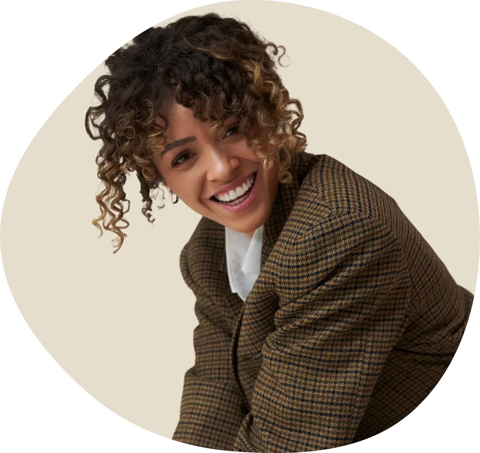 Profielfoto van een lachende Valerie