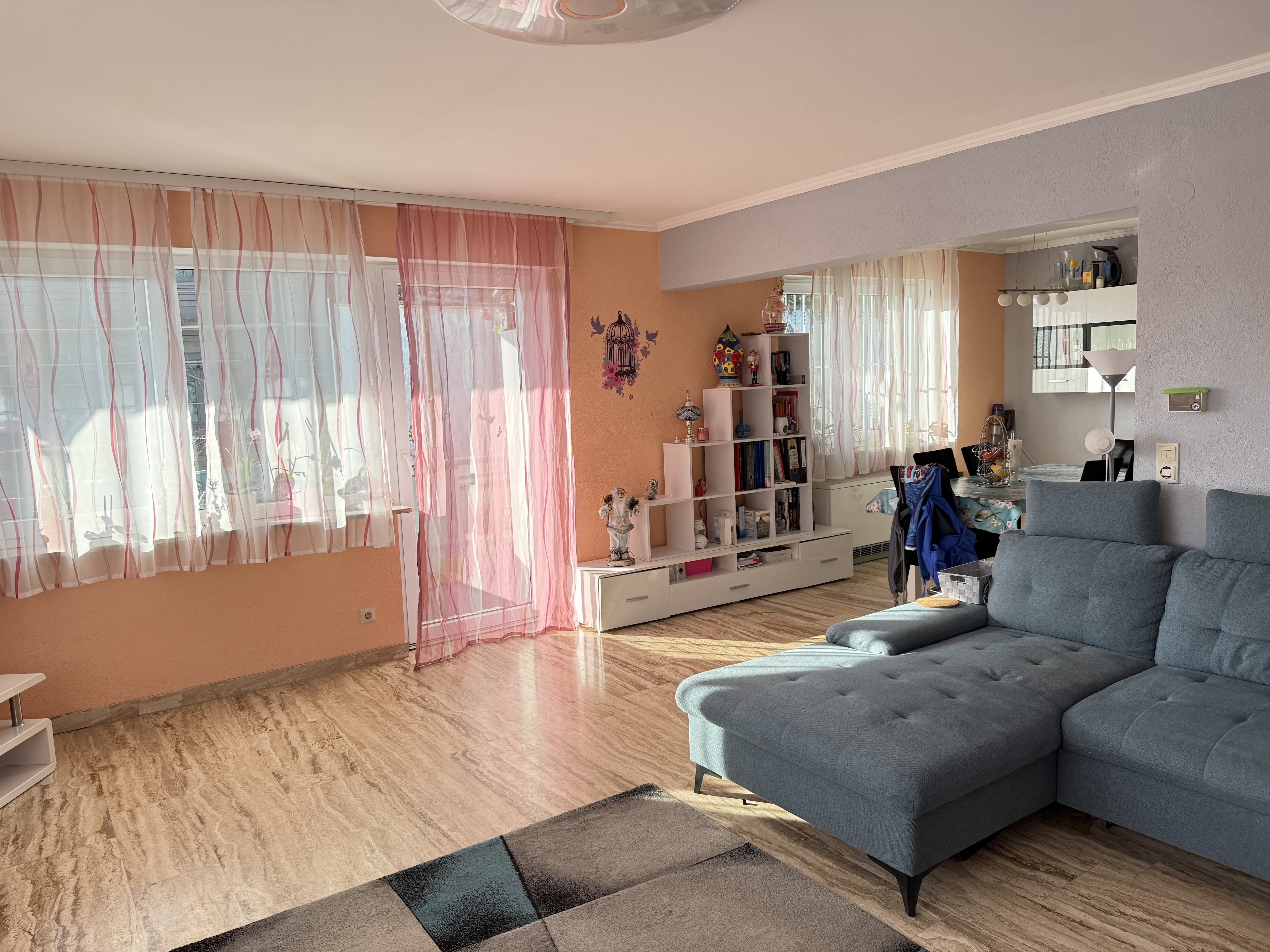 Attraktive 4-Zimmer-Wohnung in sonniger Weinberglage mit großem Südwestbalkon und Garage!