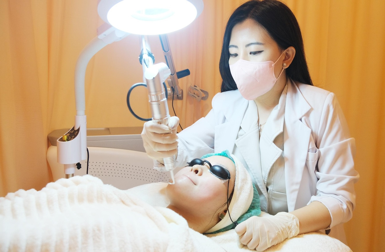 Kapan Waktu yang Tepat untuk Konsultasi dengan Dokter Kecantikan?