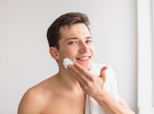 Bagaimana Urutan Skincare Sederhana untuk Pria yang Efektif?