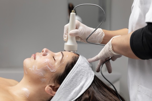 RF Contouring Wajah: Apakah Efektif untuk Detox Kulit dan Bentuk Wajah?