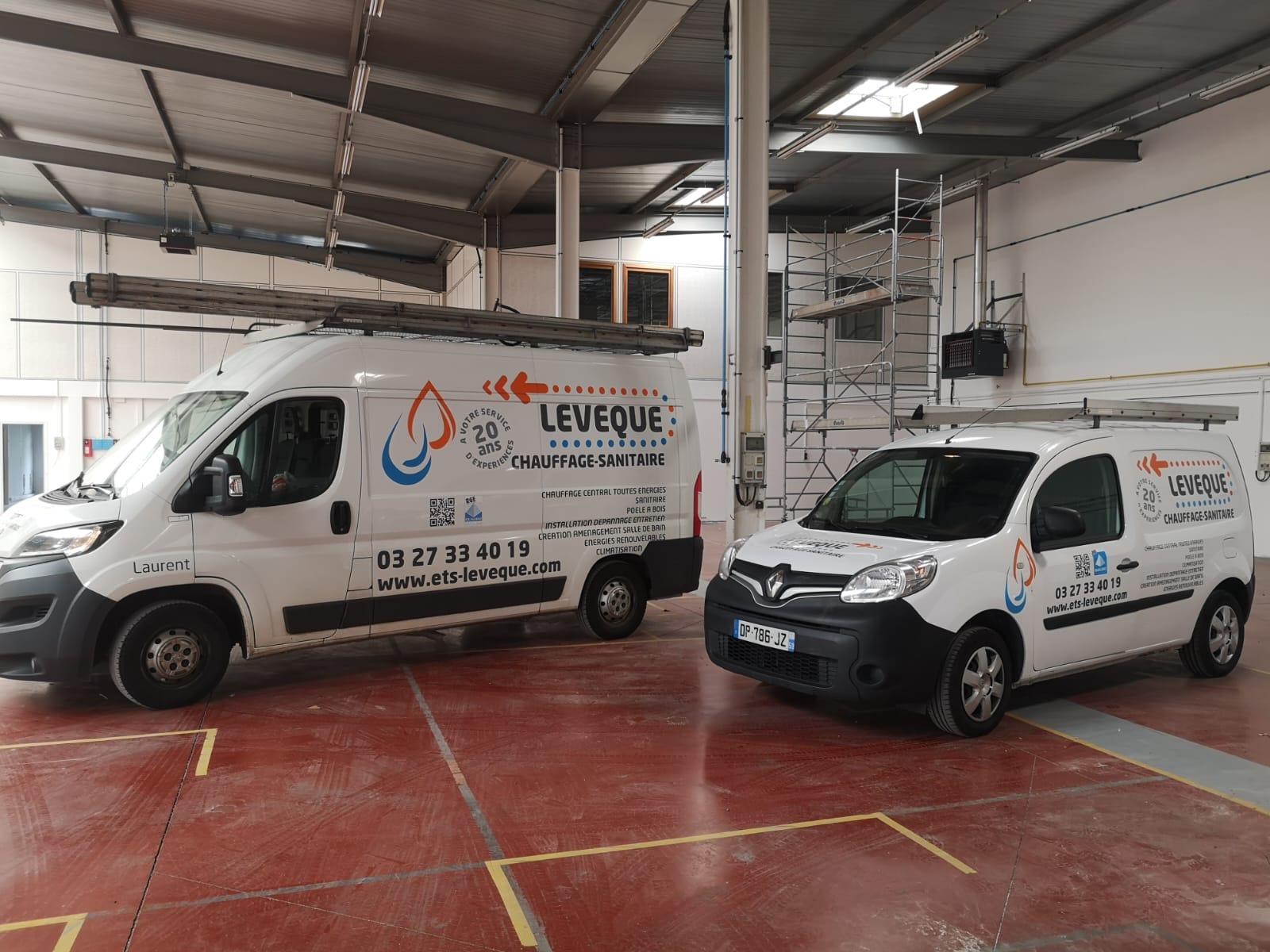 Camions de l'entreprise ets leveque chauffage sanitaire à Valenciennes Nord