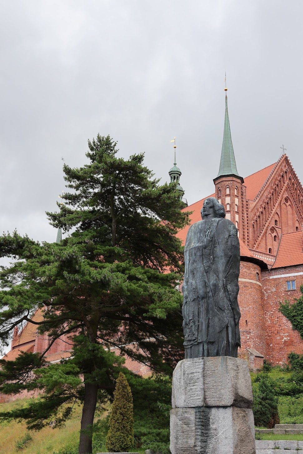 Beneath the Cathedral Floor: The Frombork Mystery That Makes You Want to Go There