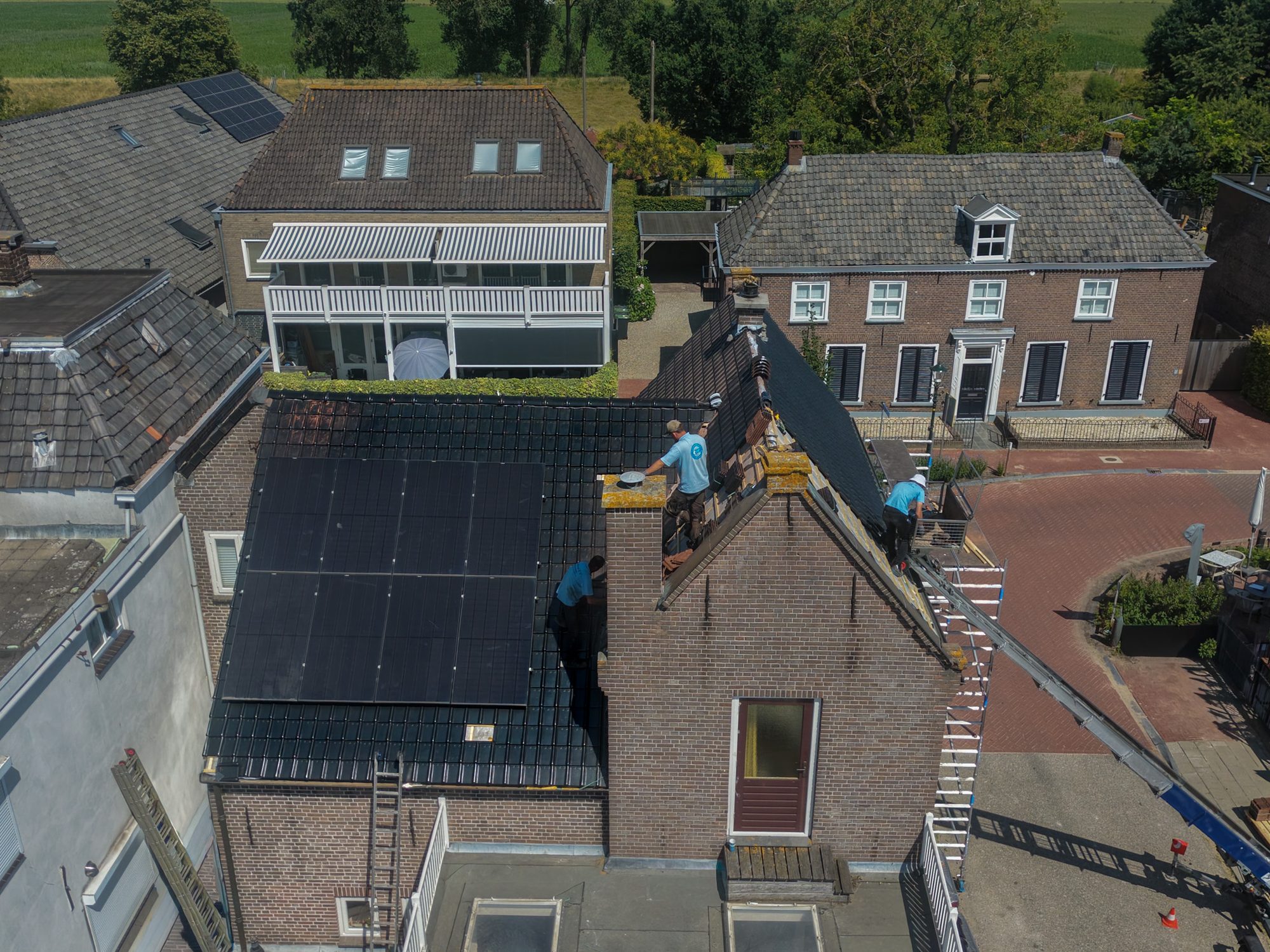 Het aanleggen van een nieuw dak hoeft niet veel te kosten, All-Round Dakwerken zoekt samen met u altijd naar de meest voordelige oplossing.