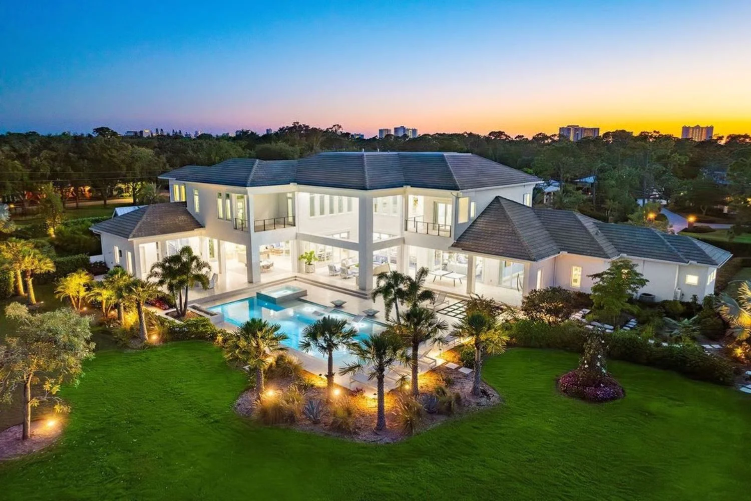 Estate Living Naples