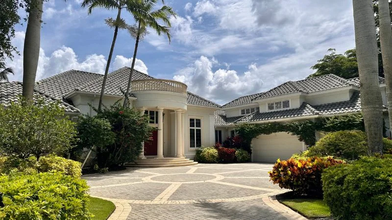 Banyan Island consists of 26 estate homes surrounded by panoramic lakes and Palm Course golf views. Distinguished by spacious lots (.43 - .77 acres) and expansive homes, the community offers tranquility, scenic beauty, and excellent privacy.