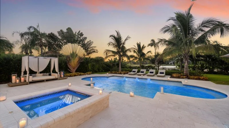 Isla Vista consists of 25 elegant, single-family homes known for Mediterranean-inspired architecture, golf course views, and lush landscaping. As an interior neighborhood, it offers a serene and private environment, built between 2001-2003.