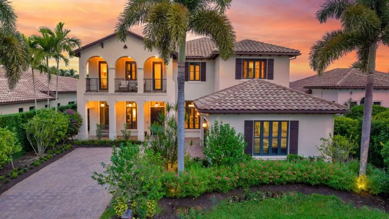 Traditions includes 122 residences offering 60 coach homes and 62 villas. Known for its vibrant community life and convenient, low-maintenance luxury, and it is also a natural gas community.